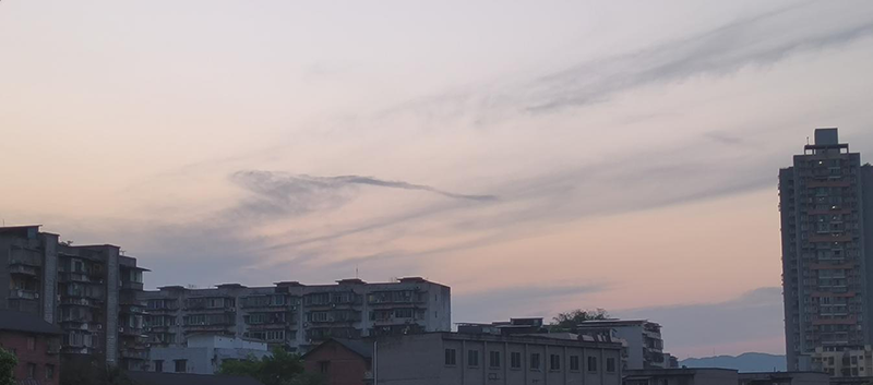 炎夏的云(图2) 炎夏的云(图2)