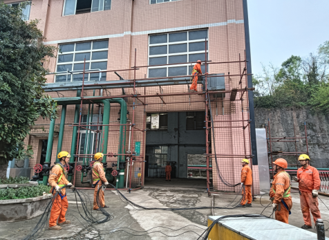 硝区大修进行时，，弘旭行列亮旗号